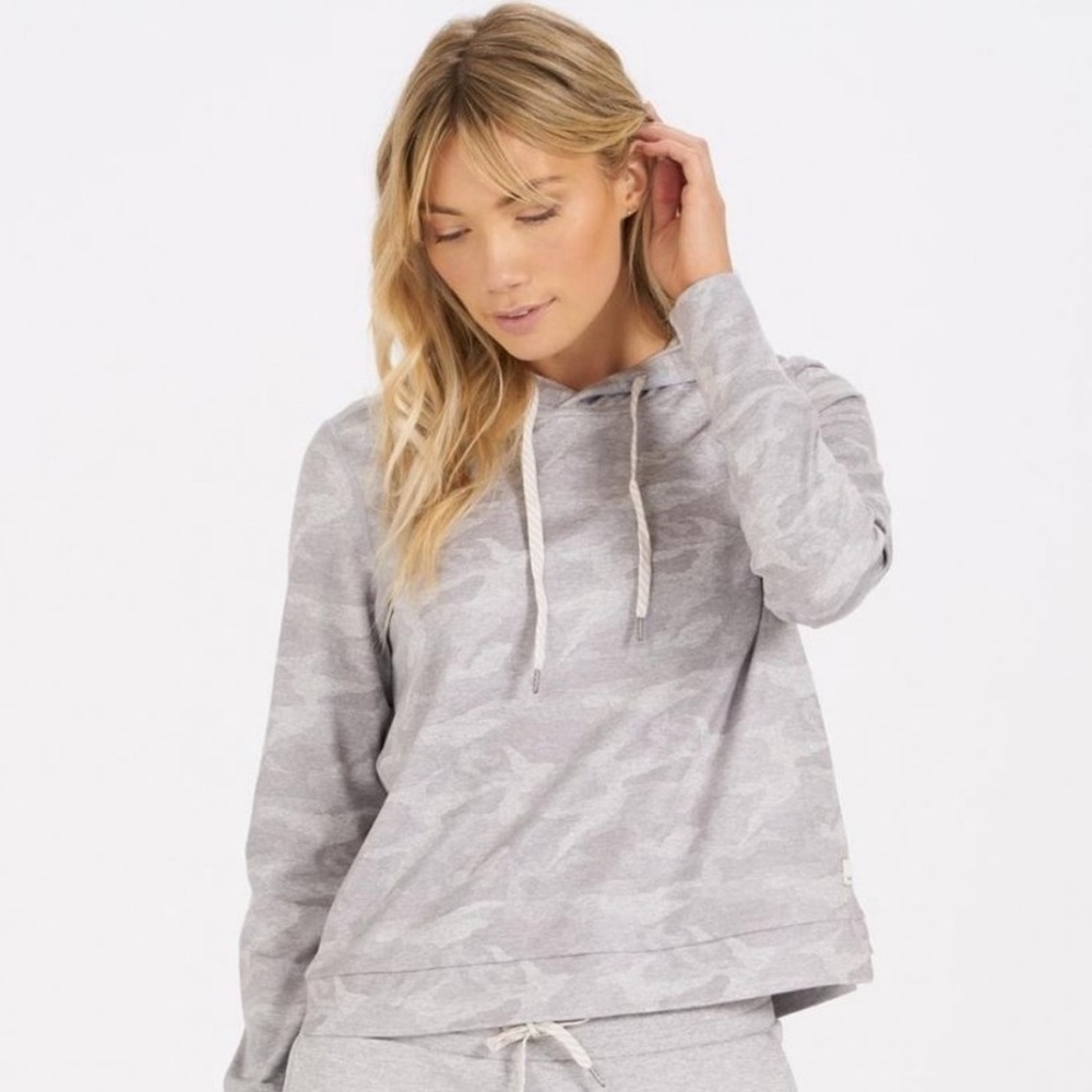 Vuori Halo Essential Hoodie in Pale Heather Camo